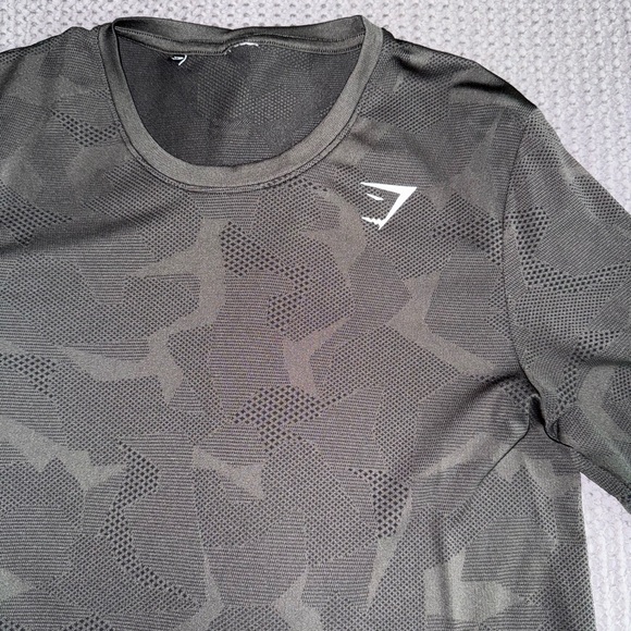 Gymshark Camo Gray Short Sleeve Tee - Picture 2 of 4